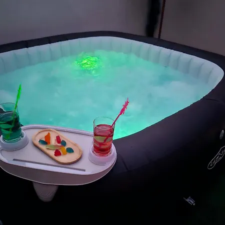 Avec Jacuzzi Jacuzzi A Partir Du Premier Avril Apartment Tavel