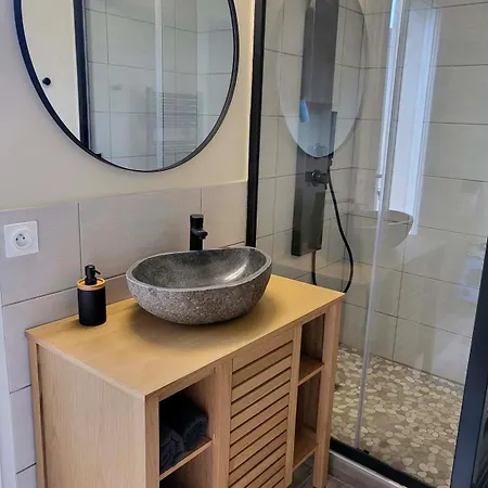 Appartamento Avec Jacuzzi Jacuzzi à Partir Du Premier Avril Tavel