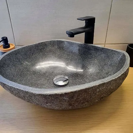 Appartamento Avec Jacuzzi Jacuzzi à Partir Du Premier Avril Tavel